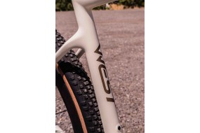 MEGAMO WEST 01 2026 BICICLETA GRAVEL