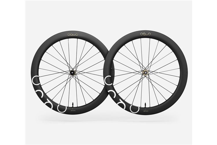 OQUO RA57LTD 2026 RUEDAS CARRETERA