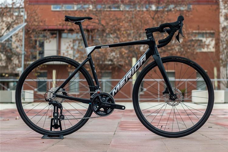 25 MERIDA SCULTURA 4000 T-M BLACK